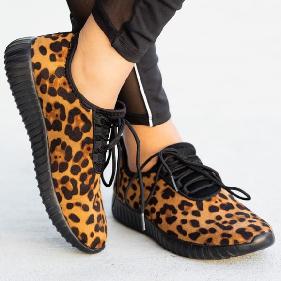 Trendy leopard print sneaker - Picture 3 of 8